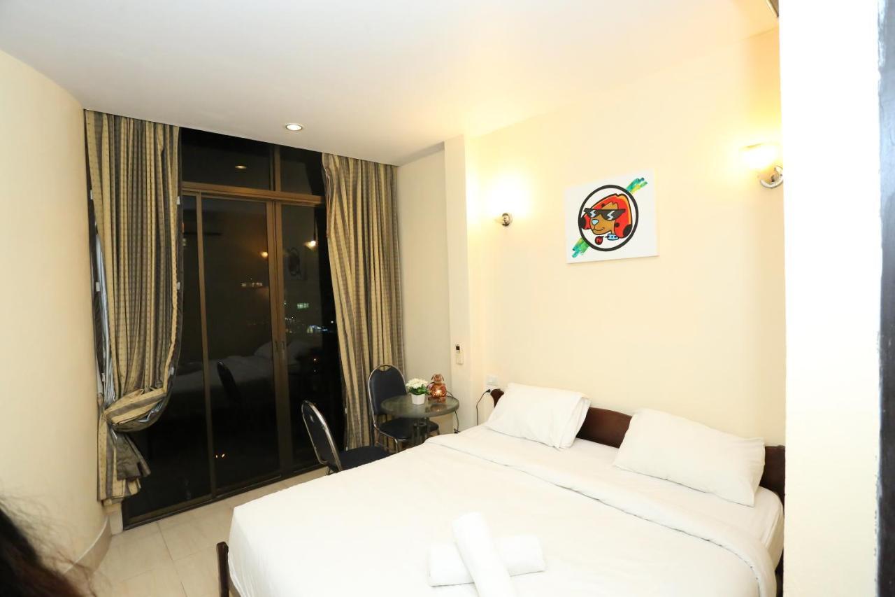 Zodiac Hotel Patong Luaran gambar