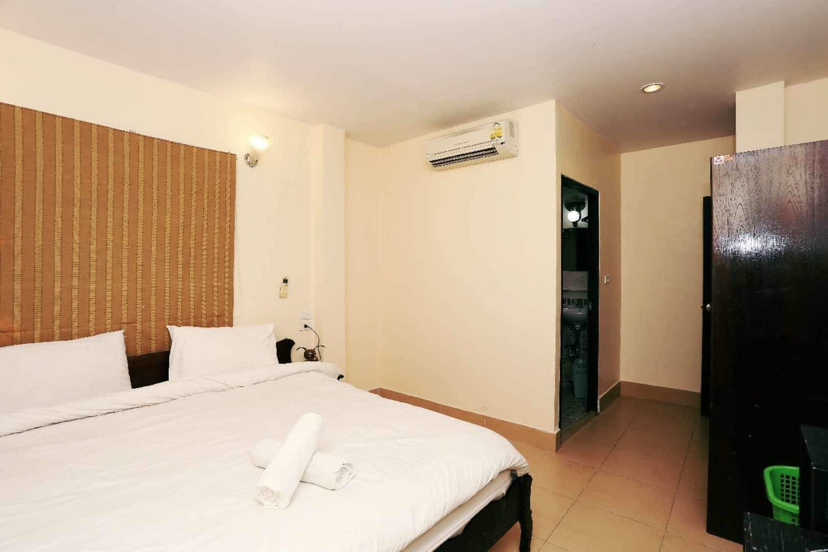 Zodiac Hotel Patong Luaran gambar